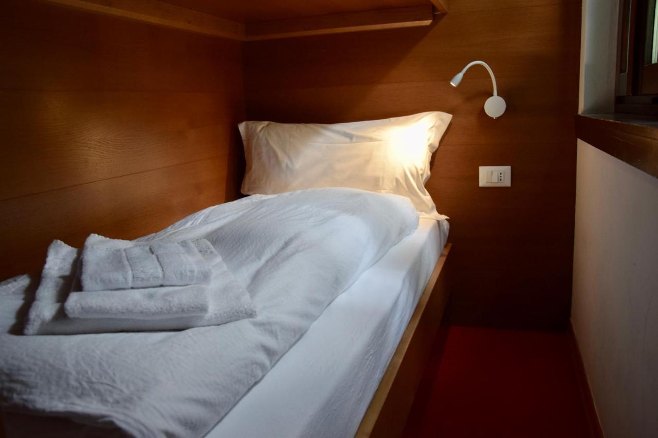 Hotel Ferrari ปินโซโล ภายนอก รูปภาพ